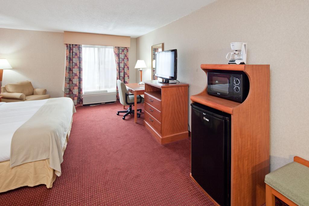 Holiday Inn Express Cincinnati-ลอว์เรนซ์เบิร์ก ภายนอก รูปภาพ