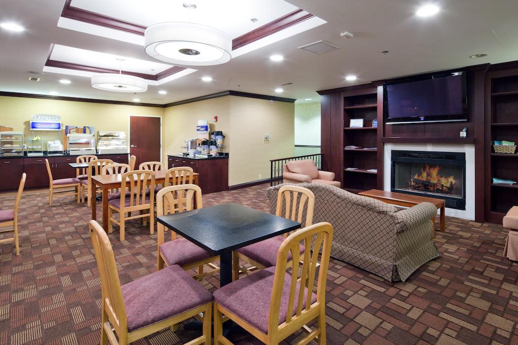 Holiday Inn Express Cincinnati-ลอว์เรนซ์เบิร์ก ภายนอก รูปภาพ