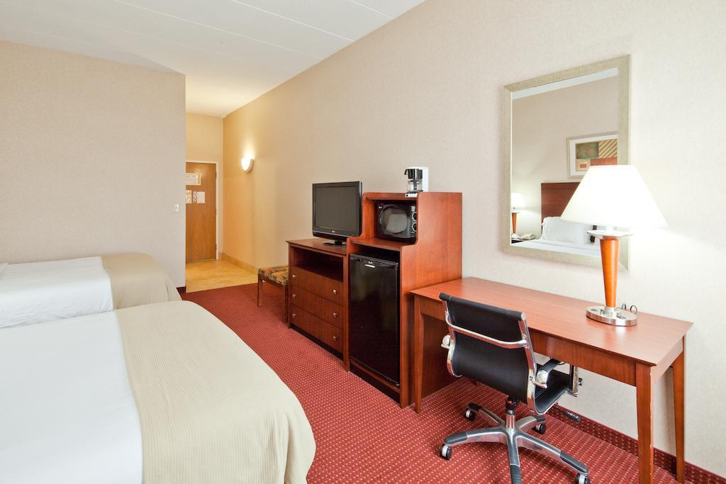 Holiday Inn Express Cincinnati-ลอว์เรนซ์เบิร์ก ภายนอก รูปภาพ