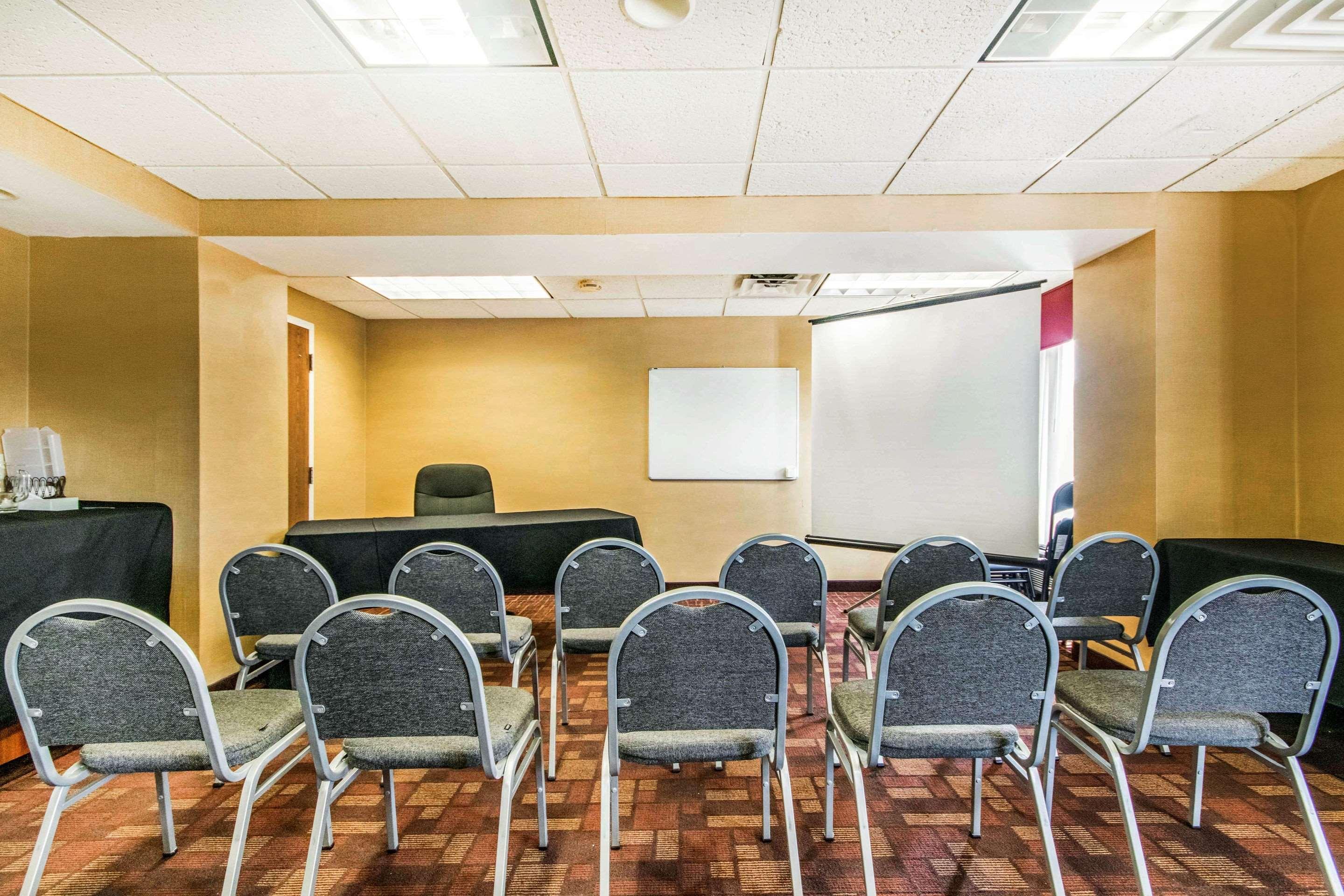 Holiday Inn Express Cincinnati-ลอว์เรนซ์เบิร์ก ภายนอก รูปภาพ